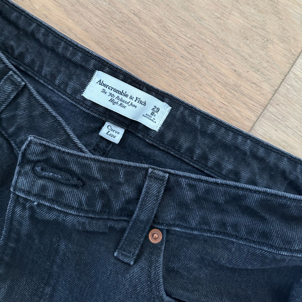 Abercrombie Curve Love 90s Relaxed Jeans Women 29S Black Minimalist"